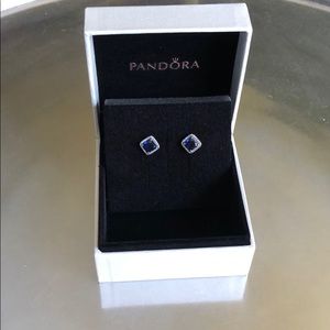 Timeless elegance stud earrings